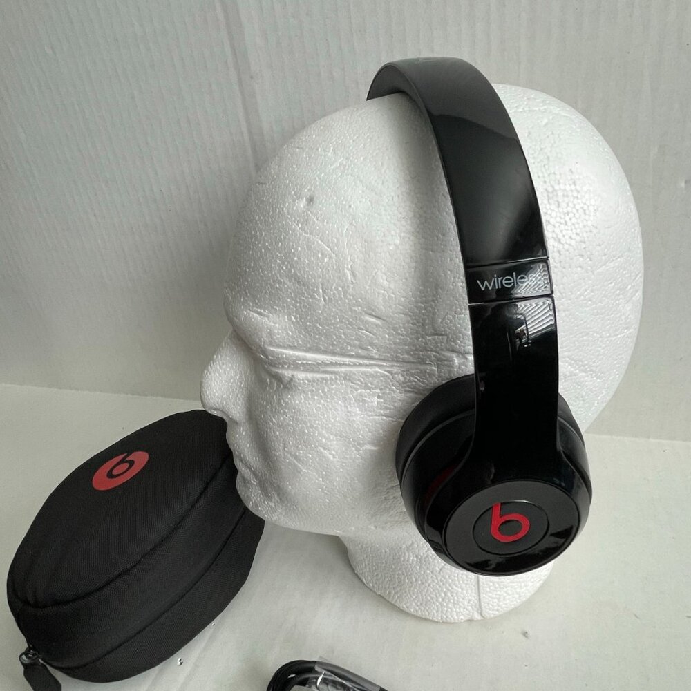 Beats Solo2 Headphones BLACK